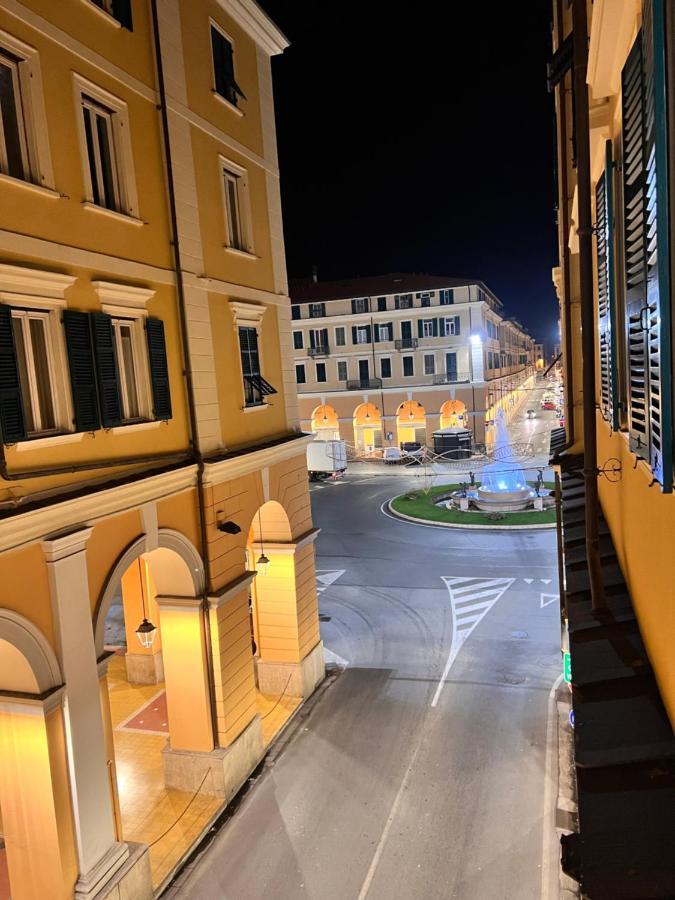 Апартаменты Casa Dante: Oneglia Centro-Marina-Spiagge Империя Экстерьер фото